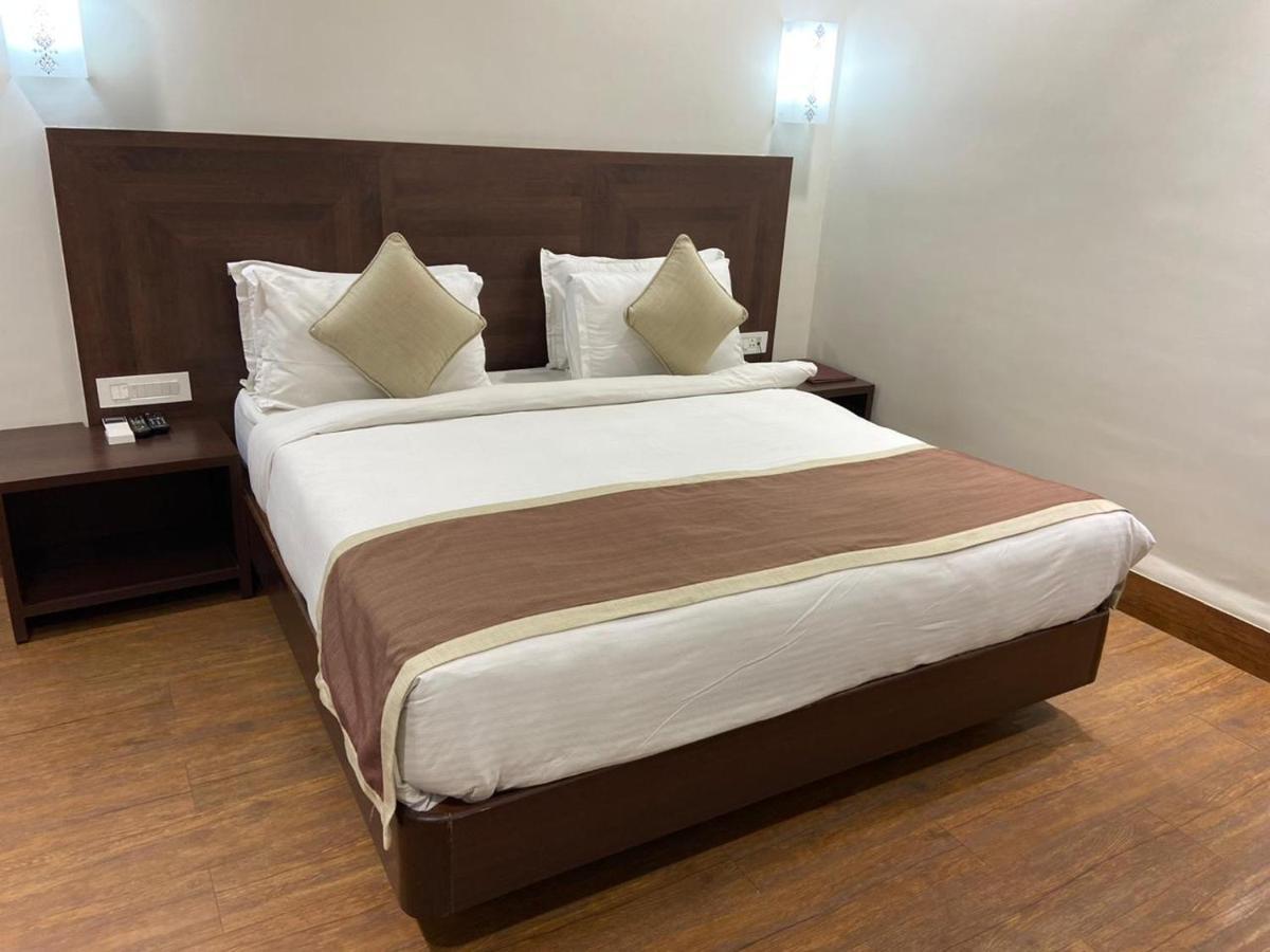 Hotel Sadanand Ankleshwar Bagian luar foto