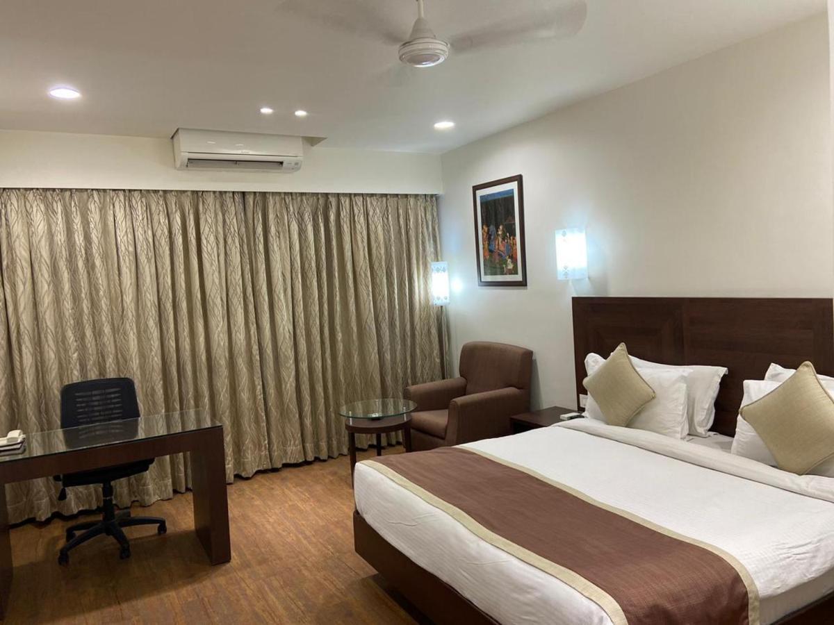 Hotel Sadanand Ankleshwar Bagian luar foto