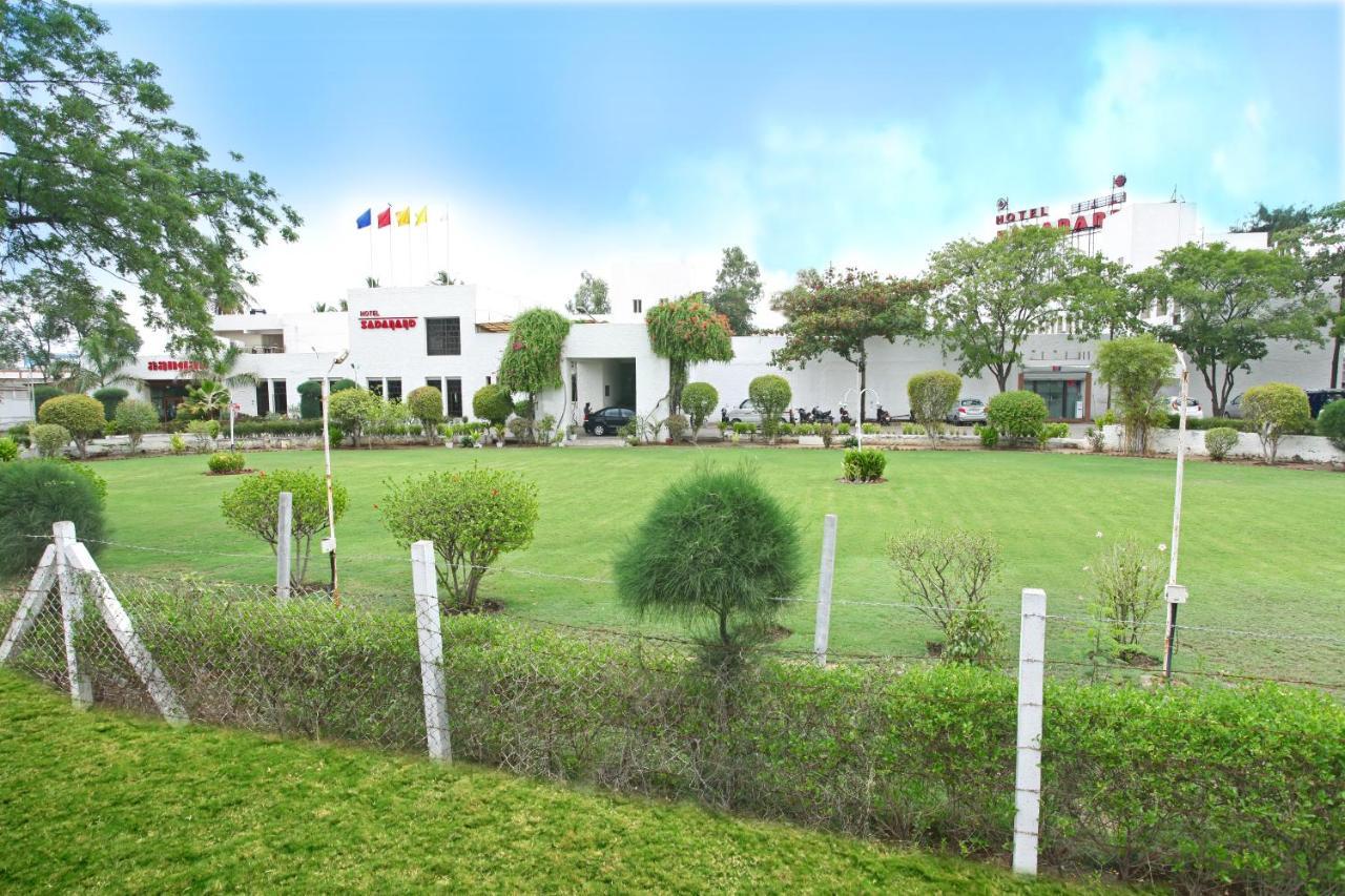 Hotel Sadanand Ankleshwar Bagian luar foto