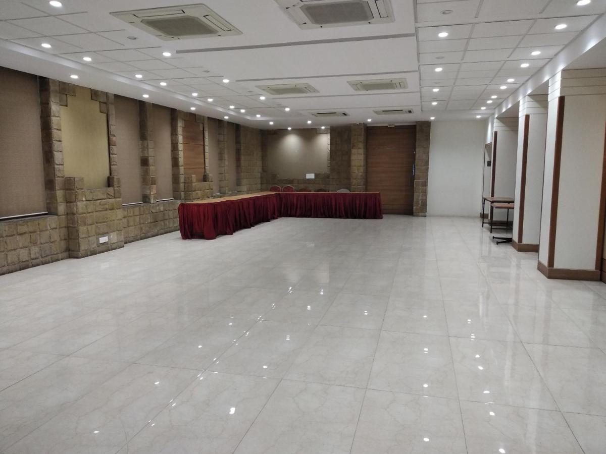 Hotel Sadanand Ankleshwar Bagian luar foto