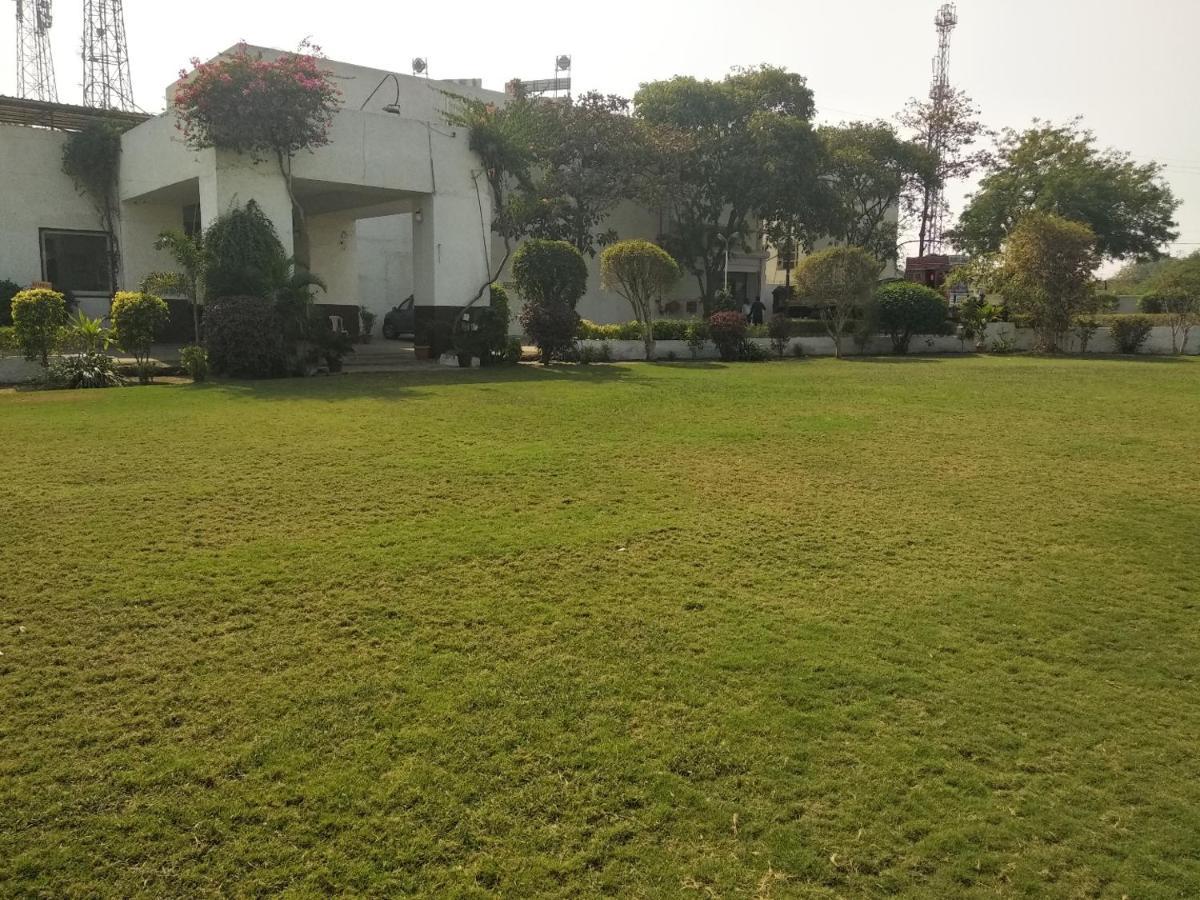 Hotel Sadanand Ankleshwar Bagian luar foto