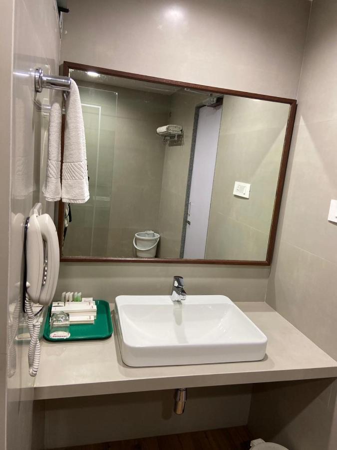 Hotel Sadanand Ankleshwar Bagian luar foto