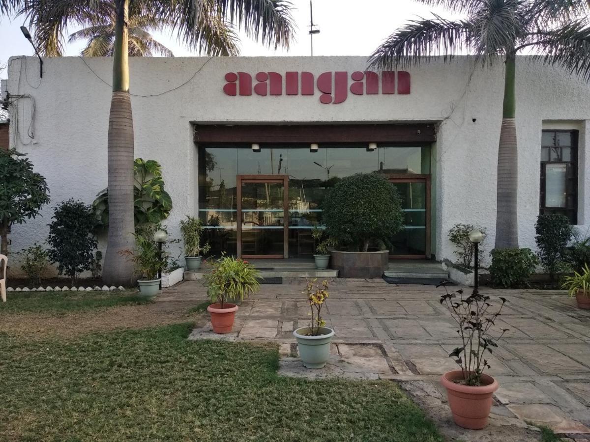 Hotel Sadanand Ankleshwar Bagian luar foto