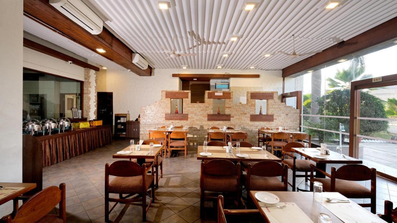 Hotel Sadanand Ankleshwar Bagian luar foto