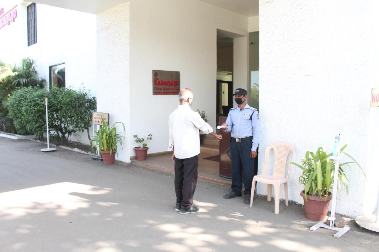 Hotel Sadanand Ankleshwar Bagian luar foto