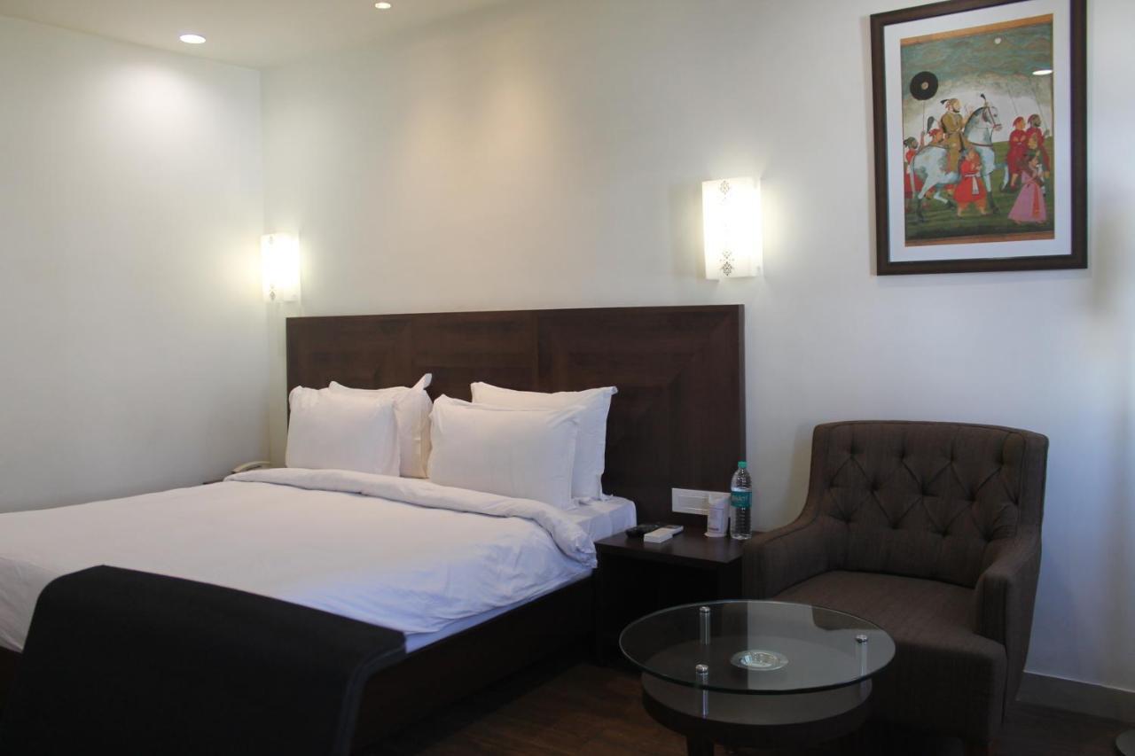 Hotel Sadanand Ankleshwar Bagian luar foto