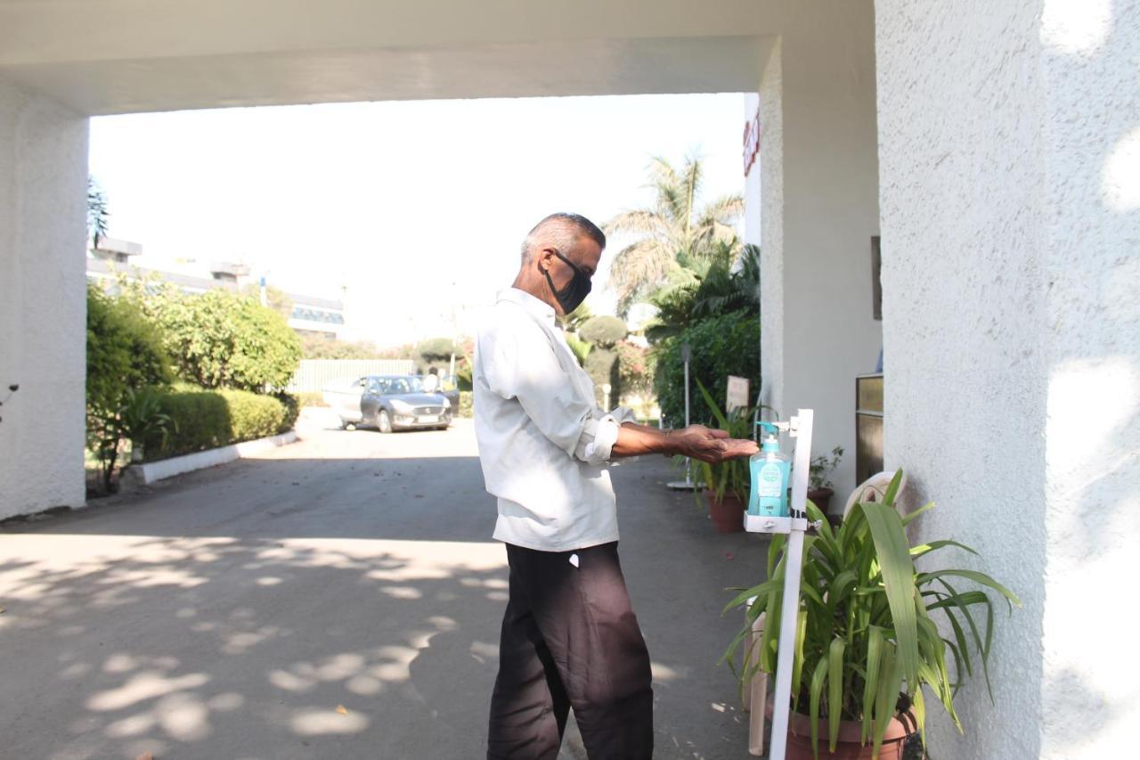 Hotel Sadanand Ankleshwar Bagian luar foto