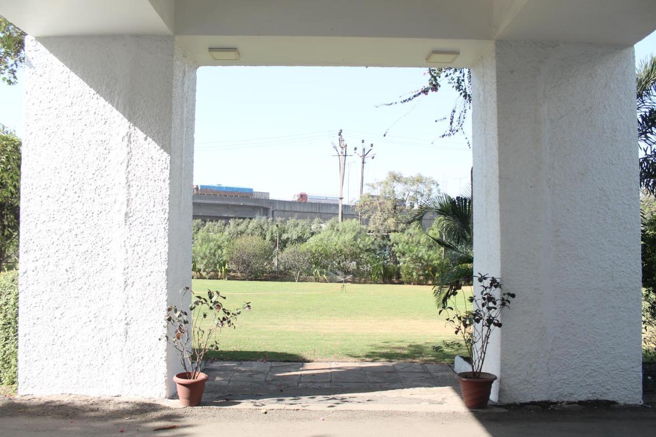 Hotel Sadanand Ankleshwar Bagian luar foto