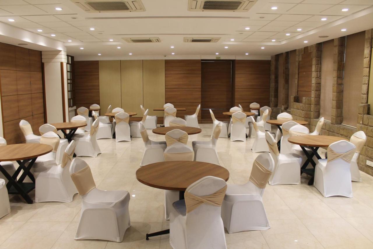 Hotel Sadanand Ankleshwar Bagian luar foto