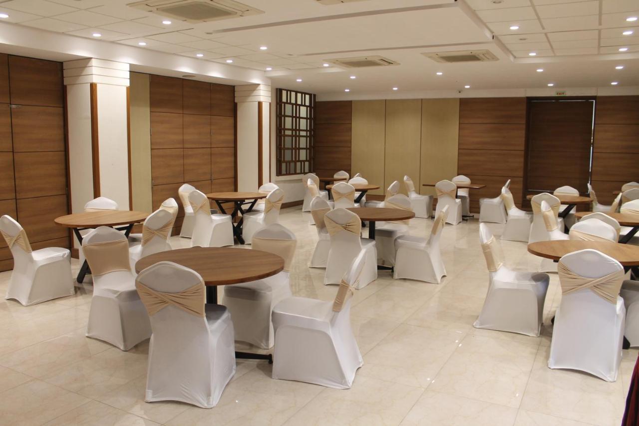 Hotel Sadanand Ankleshwar Bagian luar foto