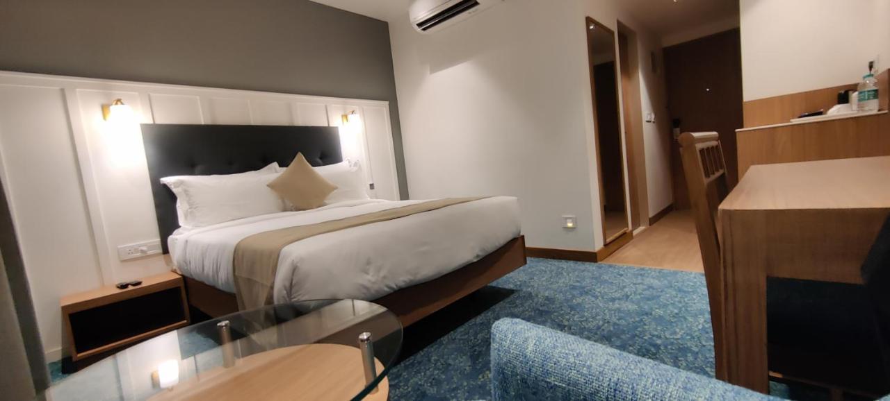 Hotel Sadanand Ankleshwar Bagian luar foto