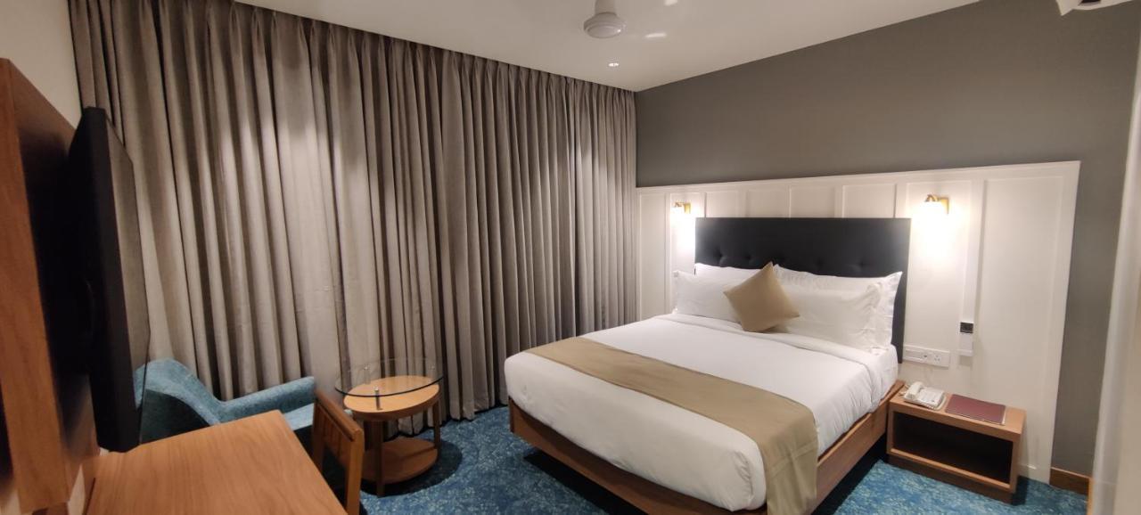 Hotel Sadanand Ankleshwar Bagian luar foto