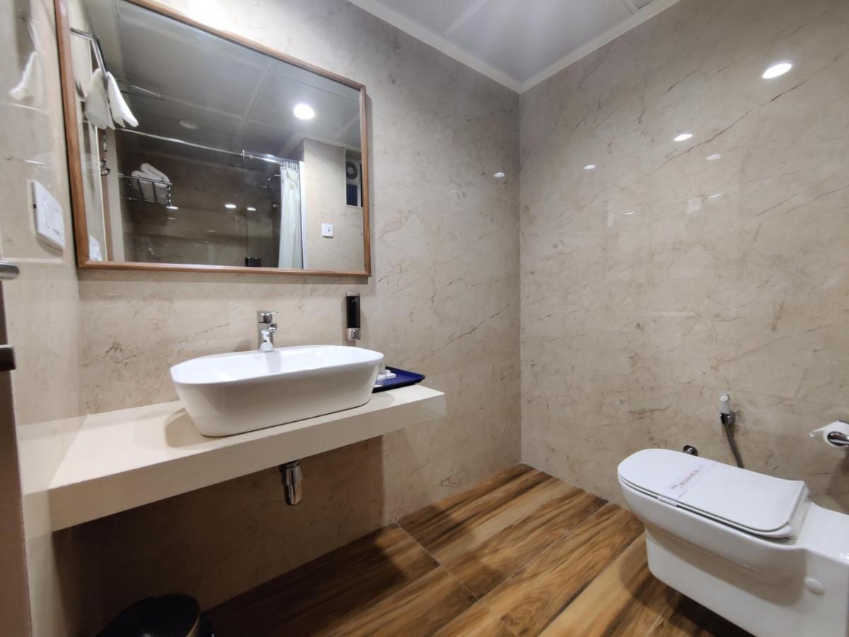Hotel Sadanand Ankleshwar Bagian luar foto