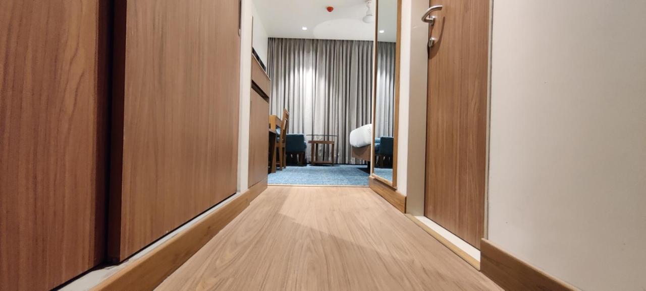 Hotel Sadanand Ankleshwar Bagian luar foto