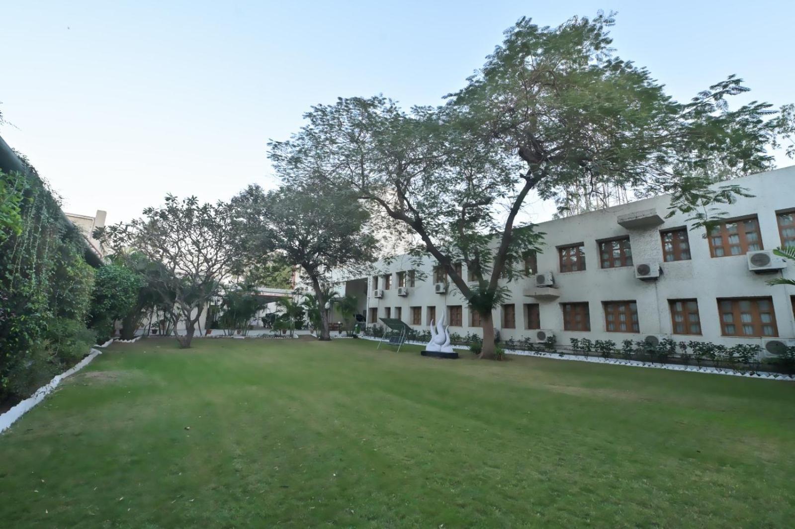 Hotel Sadanand Ankleshwar Bagian luar foto