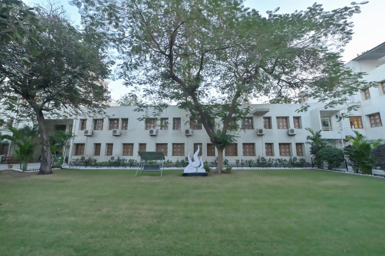 Hotel Sadanand Ankleshwar Bagian luar foto