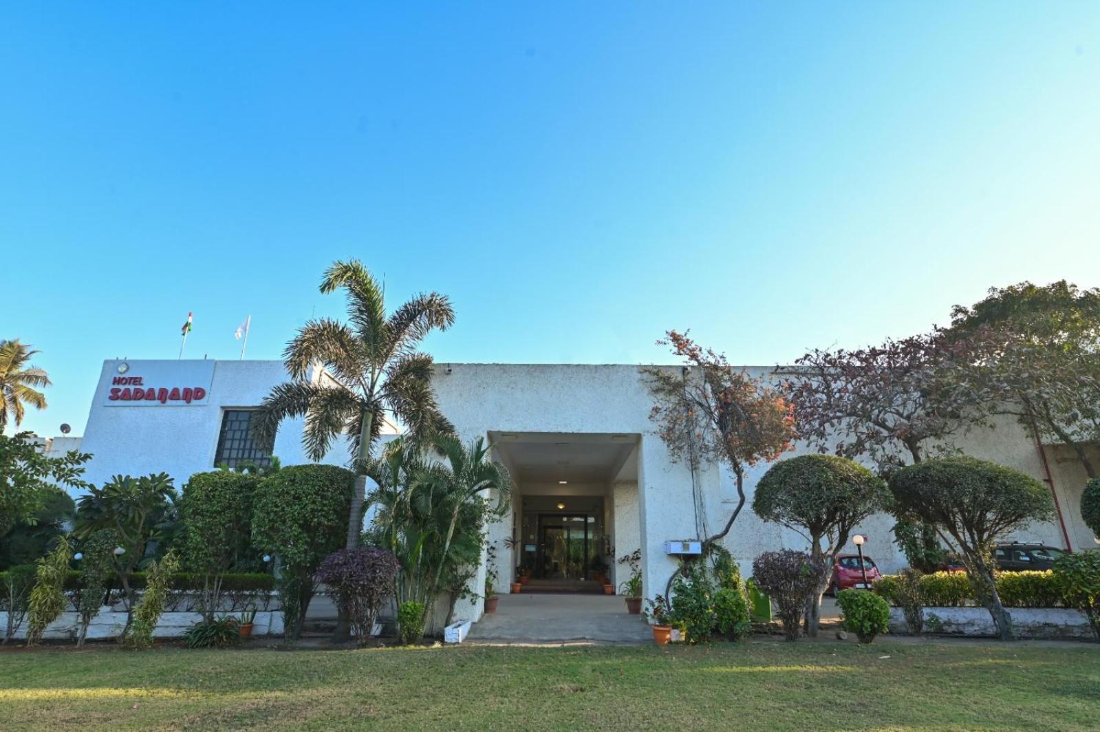 Hotel Sadanand Ankleshwar Bagian luar foto
