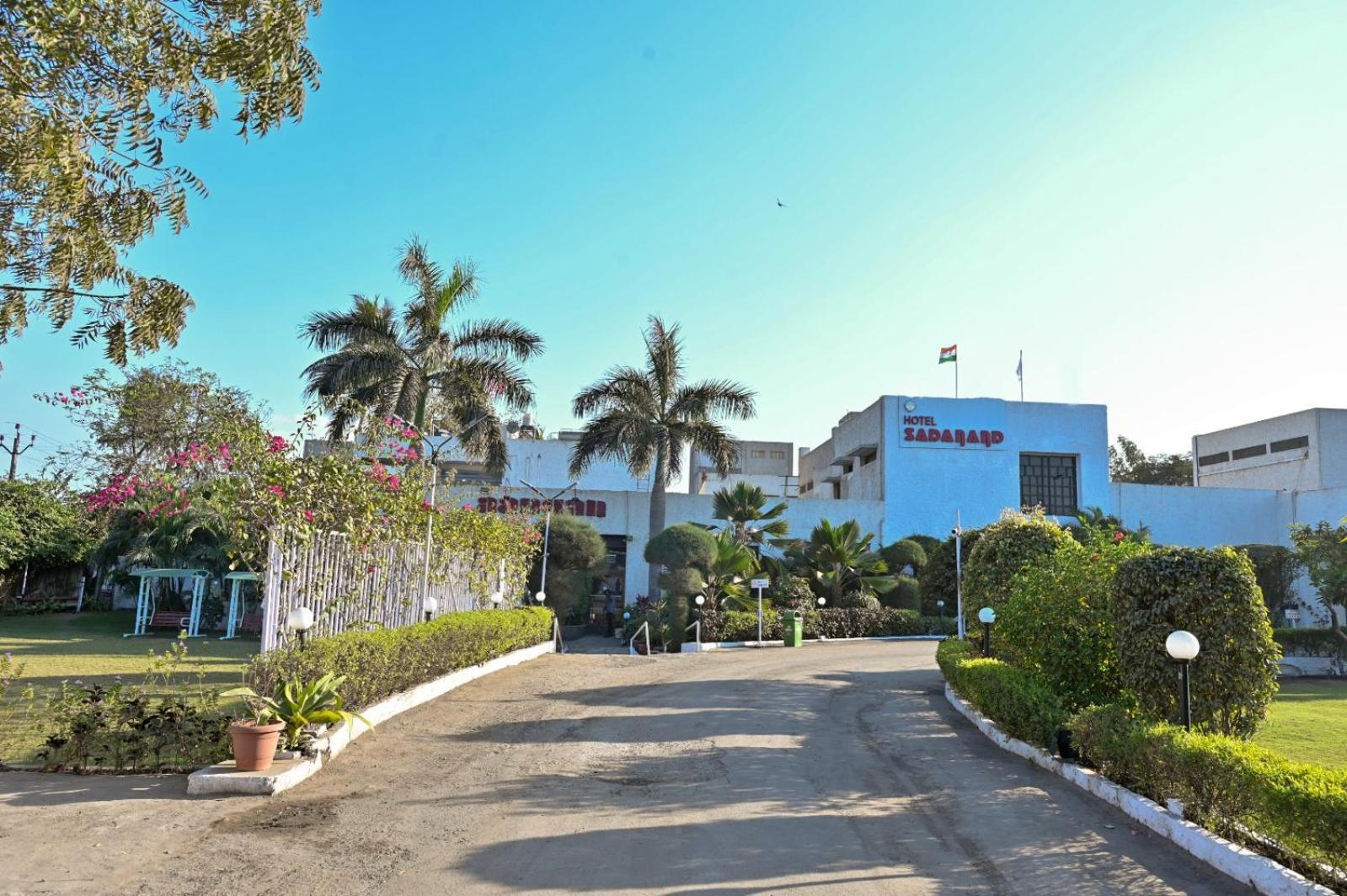 Hotel Sadanand Ankleshwar Bagian luar foto