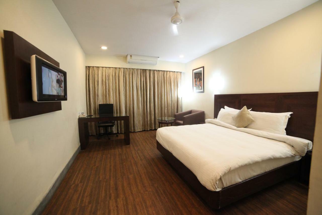 Hotel Sadanand Ankleshwar Bagian luar foto