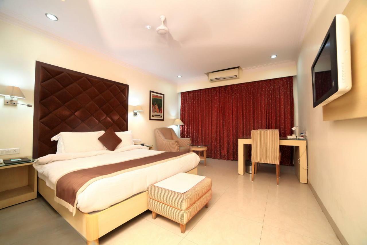 Hotel Sadanand Ankleshwar Bagian luar foto